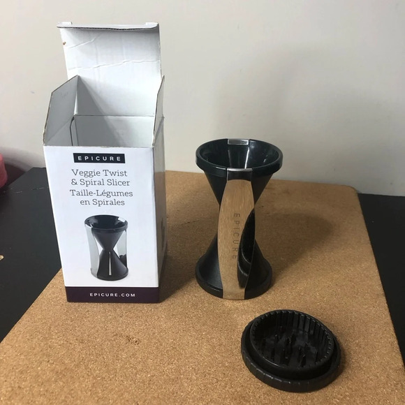 5/$25
Epicure Veggie Twist Spiral Slicer Cutter 2 Blade Settings Used No Brush - Picture 2 of 5